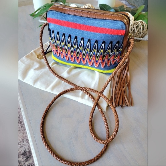 EUC🔥AUTHENTIC TORY BURCH linen/braided leather zip top crossbody with tassels - Picture 14 of 14